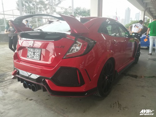 Rear wing