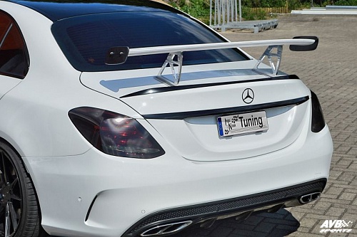 Rear wing